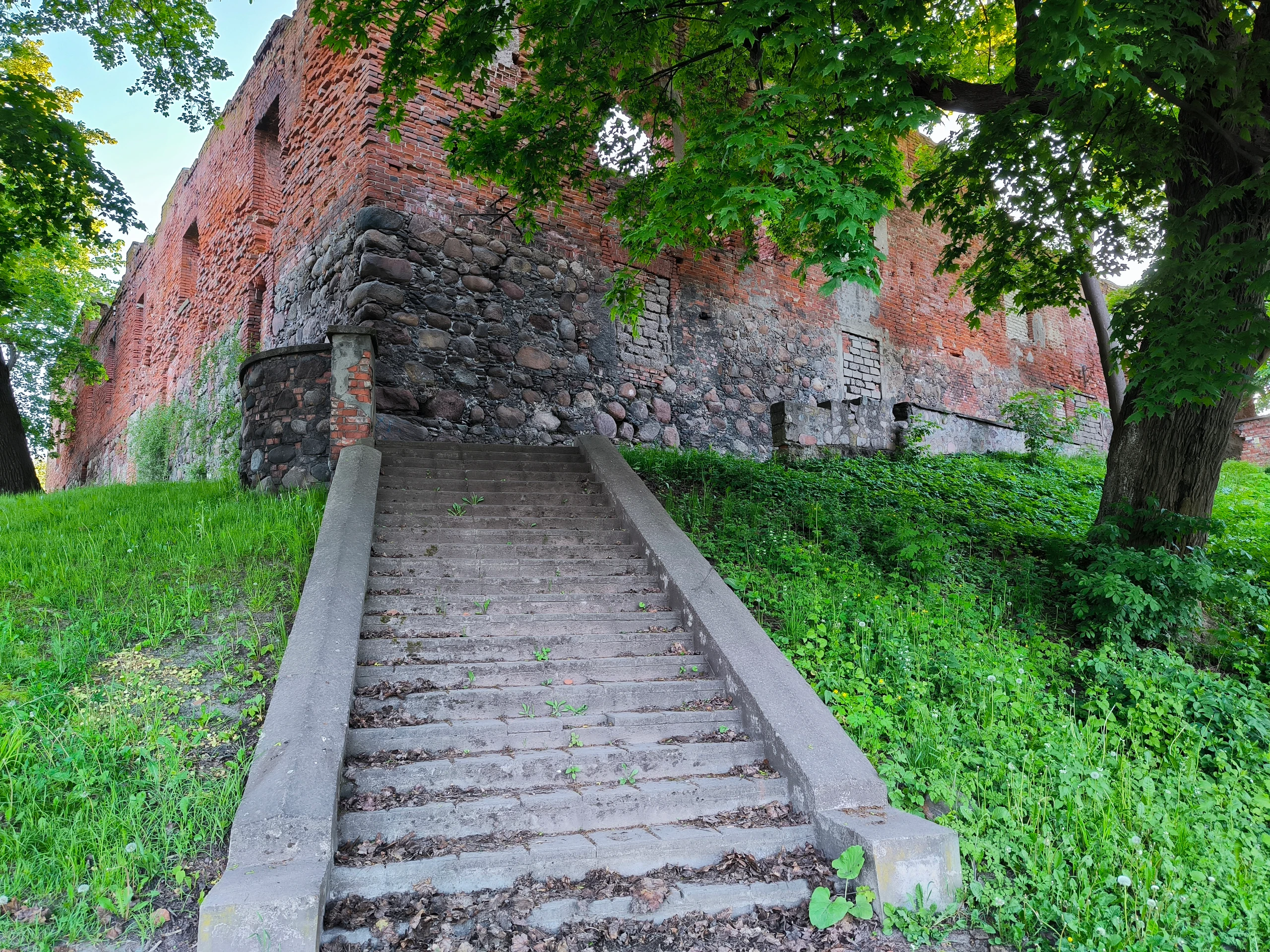 Лестница к руинам цитадели замка Инстербург. Mary Mavier. CC BY-SA 4.0